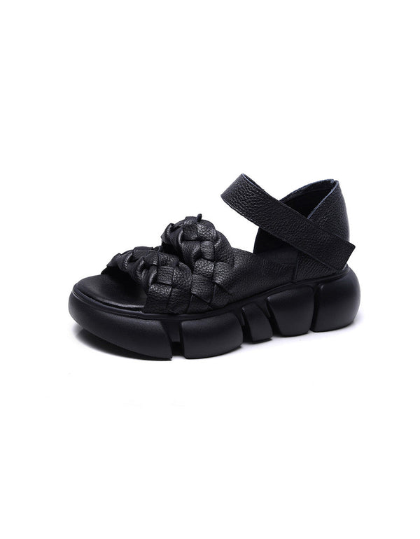 Offene Plateausandalen aus geflochtenem Leder im Retro-Stil