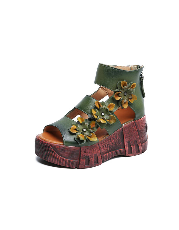 Offene Plateausandalen aus Retro-Leder mit Blumenmuster