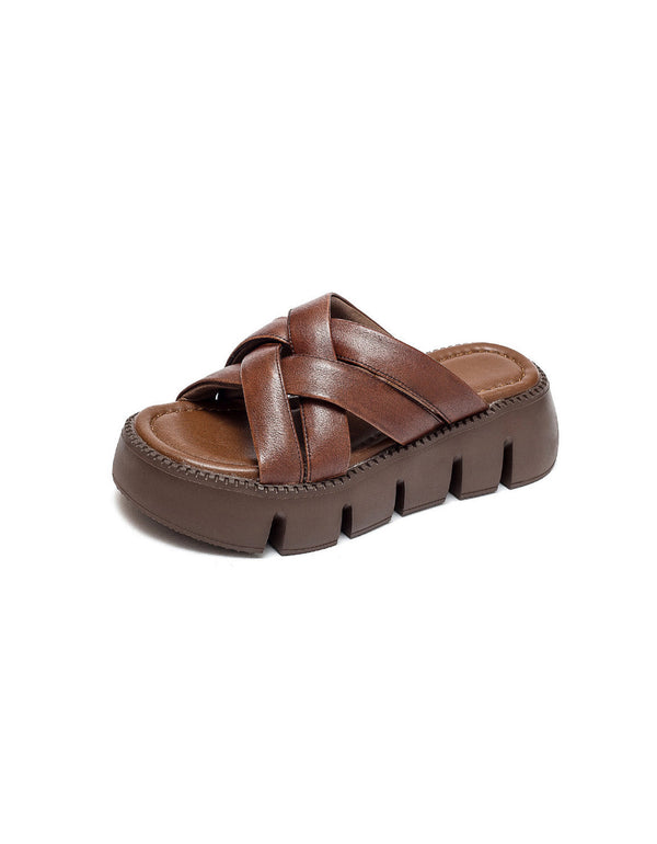 Sommer-Slipper mit Plateausohle und geflochtenem Leder von Cross